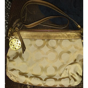 #72 coach shoulder bag